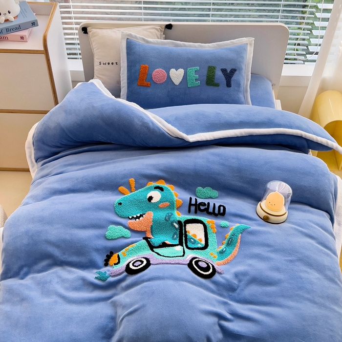 91家纺网 家纺一手货源 找家纺 （总）梵赫 2025新款牛奶绒毛巾绣儿童幼儿园被套被芯组合