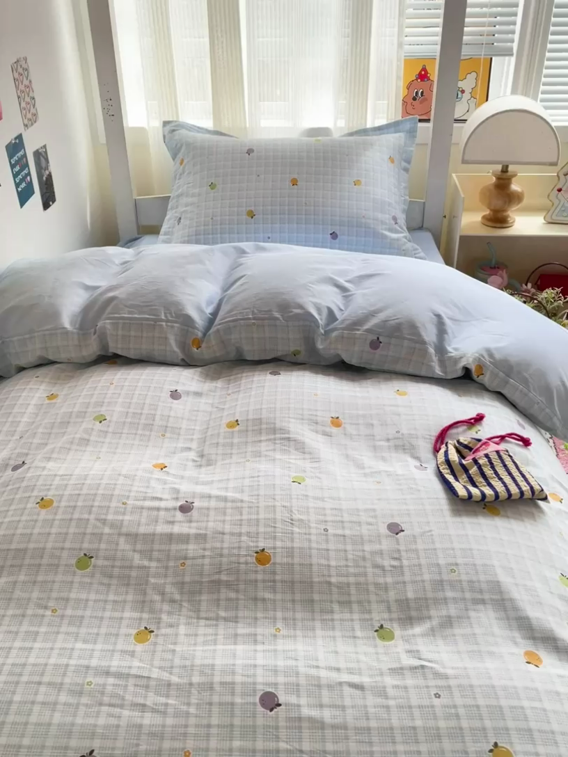 91家纺网 家纺一手货源 找家纺 卡普 2025新款爆款加厚卡通小清新全棉纯棉学生宿舍三件套床笠隔天可拿小橘柑