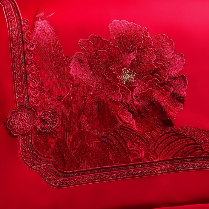 91家纺网 家纺一手货源 找家纺 振翼家纺婚庆专供 2025新款全棉长绒棉婚庆精致绣花四件套 玫瑰天使 红