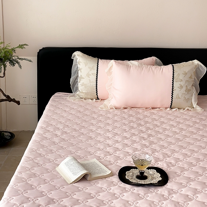 91家纺网 家纺一手货源 找家纺 （总）富米莱（原臻工厂） 2025新款西西里莱赛尔天丝法式公主风浮雕蝴蝶夏被床盖四件套