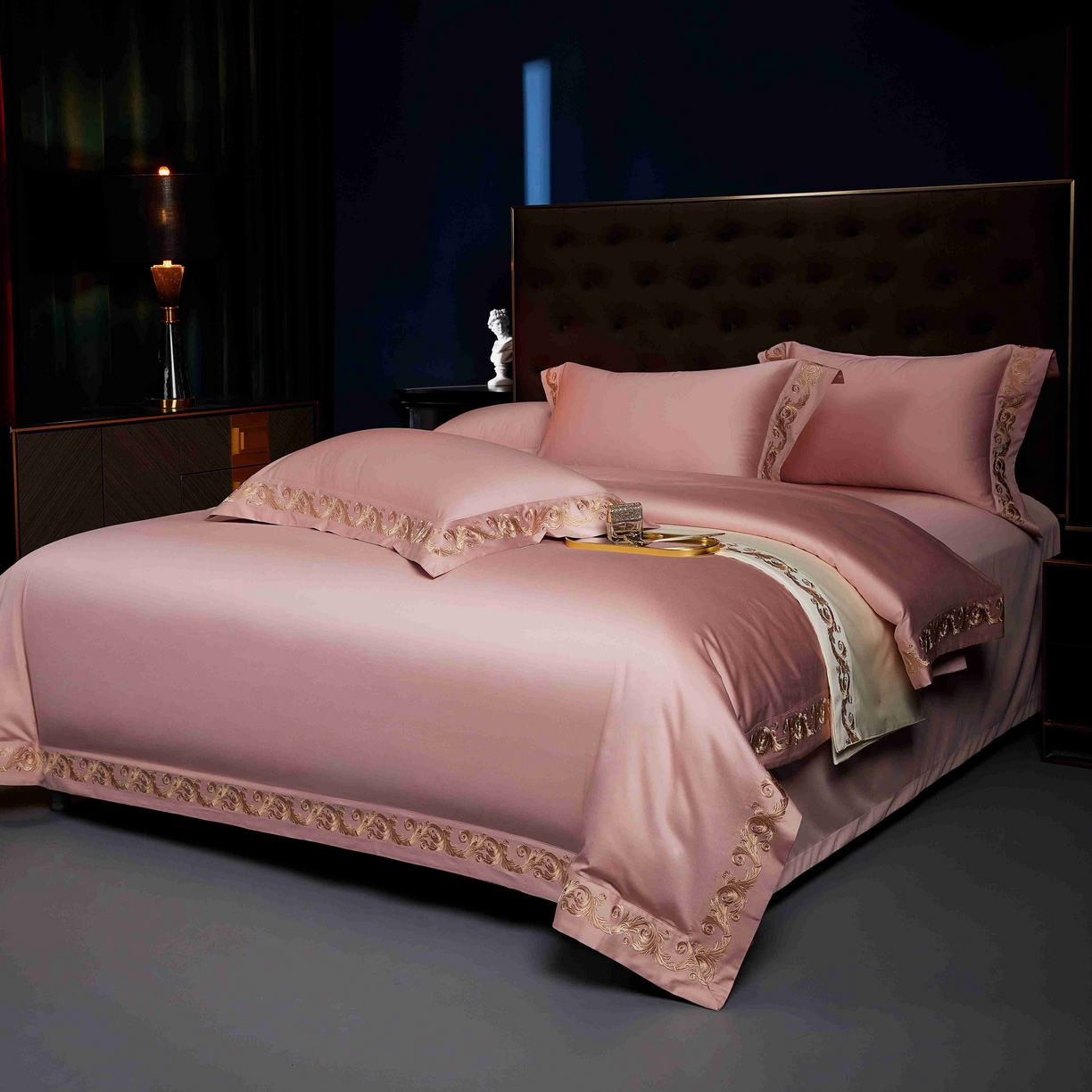 91家纺网 家纺一手货源 找家纺 缔缦 2025新款高端定织面料S140长绒棉精梳棉重磅刺绣四件套罗莎系列 罗莎 玉粉