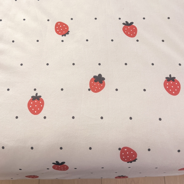 91家纺网 家纺一手货源 找家纺 龙图家纺 2025新款A类母婴针织棉夏被印花卡通凉感丝夏凉被空调被 小草莓