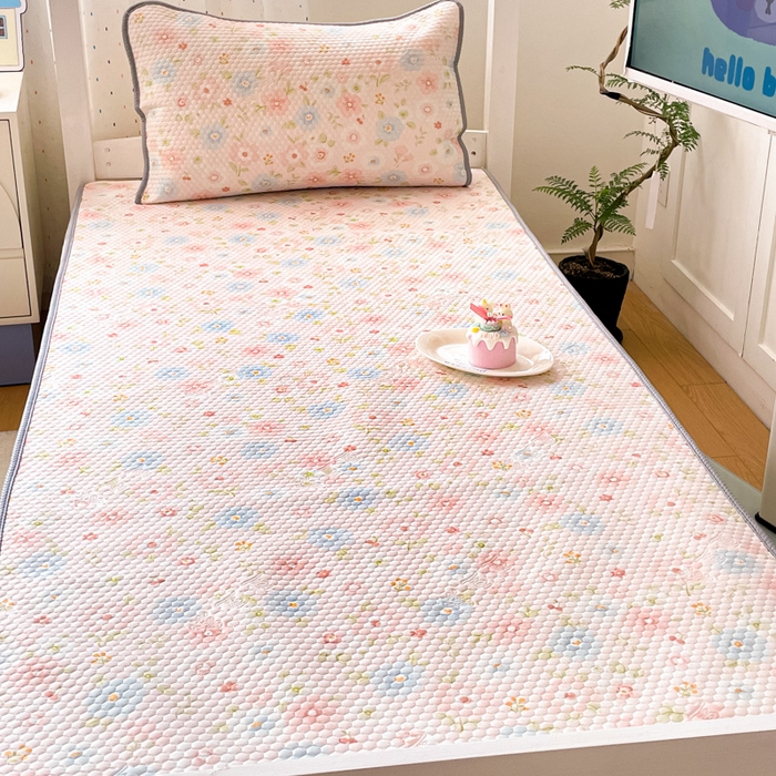 91家纺网 家纺一手货源 找家纺 川悦生活 2025新款大阪凉豆豆学生床凉感凉席 甜梦少女