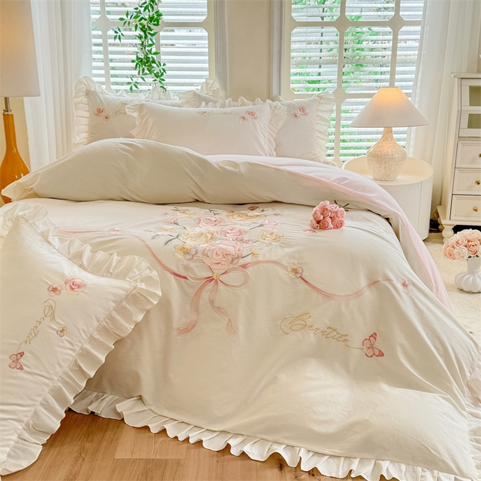 91家纺网 家纺一手货源 找家纺 绒棉世家 2025新款韩版贴布绣刺绣四件套-花蔓 花蔓-奶白