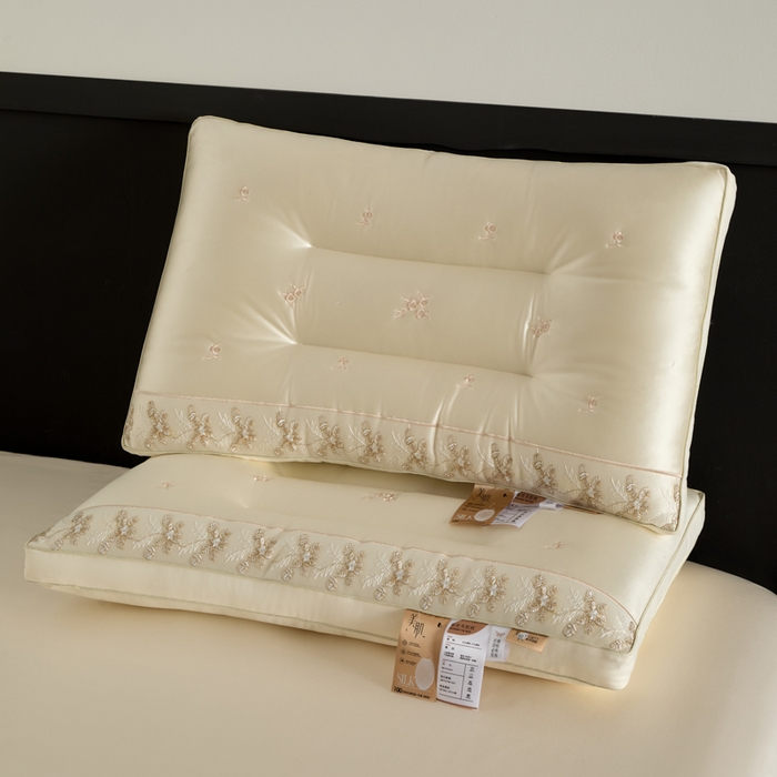 91家纺网 家纺一手货源 找家纺 （总）昕科 2025新款蚕丝乳胶美肌枕-桑蚕丝枕头乳胶片花边刺绣羽丝棉成人颈椎枕芯