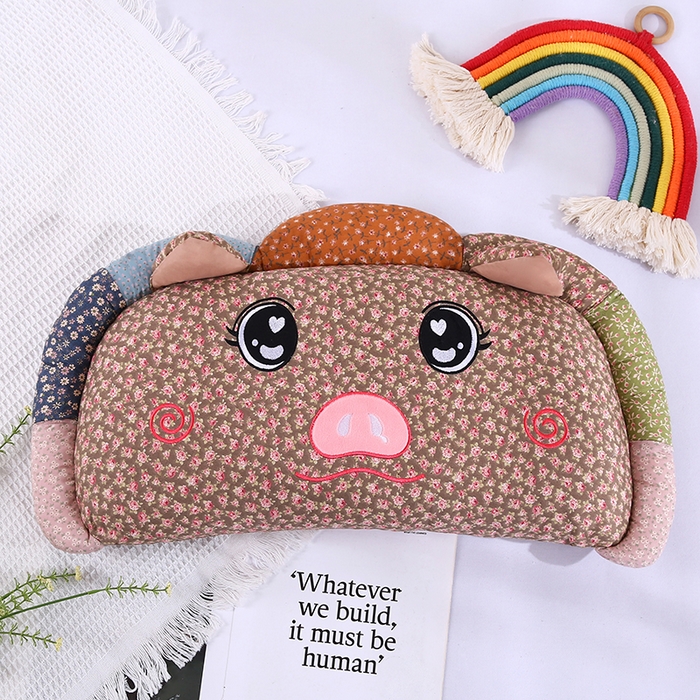 91家纺网 家纺一手货源 找家纺 （总）蔻眠 2025新款全棉卡通荞麦枕芯儿童学生成人护颈枕萌萌猪