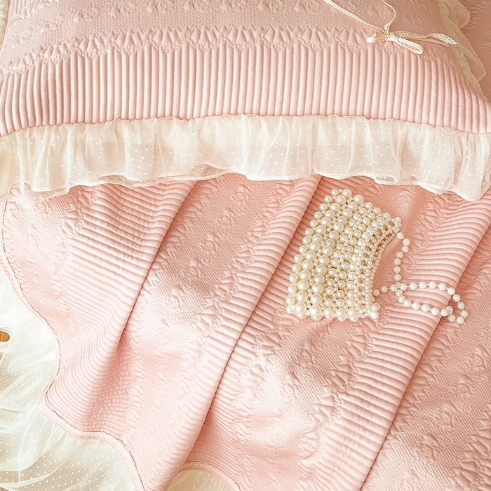 91家纺网 家纺一手货源 找家纺 蓝邻家纺 2025年新款PE提花海岛皱花边织带款凉席系列 羽希-樱花粉