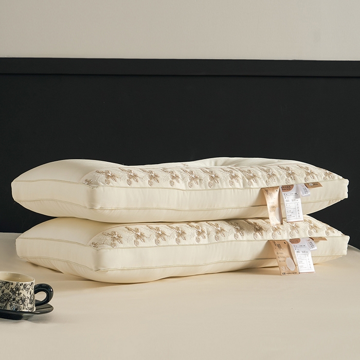 91家纺网 家纺一手货源 找家纺 （总）昕科 2025新款蚕丝乳胶美肌枕-桑蚕丝枕头乳胶片花边刺绣羽丝棉成人颈椎枕芯