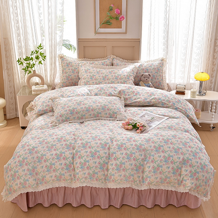 91家纺网 家纺一手货源 找家纺 绘萱家居 2025新款100%全棉双层纱花边床裙款四件套 CQ佩洛斯