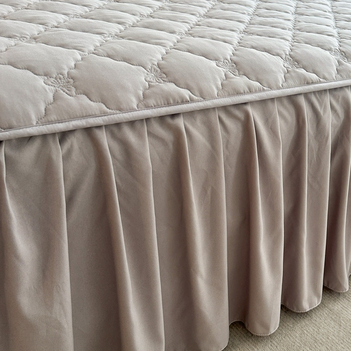 91家纺网 家纺一手货源 找家纺 2025新款蝴蝶飞飞系列 A类亲肤棉夹棉床笠式床裙四件套 灰色