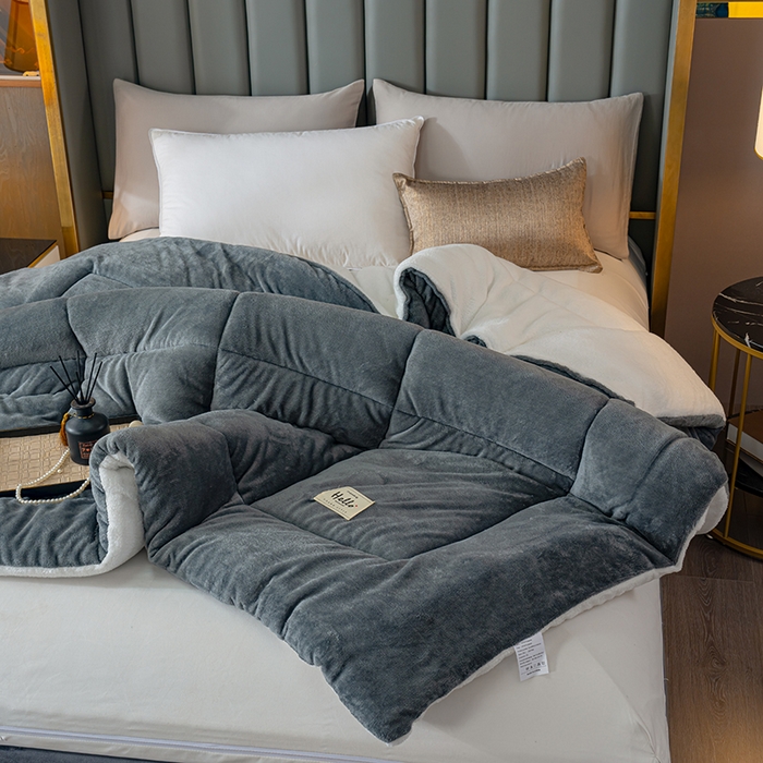 91家纺网 家纺一手货源 找家纺 好多家纺 2025春夏新款跨境电商爆款秋冬新款牛奶绒羊羔绒保暖加厚冬被牛奶绒被子被芯 绅士灰