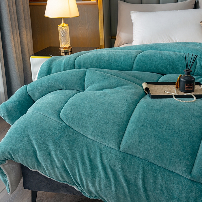 91家纺网 家纺一手货源 找家纺 好多家纺 2025春夏新款跨境电商爆款秋冬新款牛奶绒羊羔绒保暖加厚冬被牛奶绒被子被芯 深绿