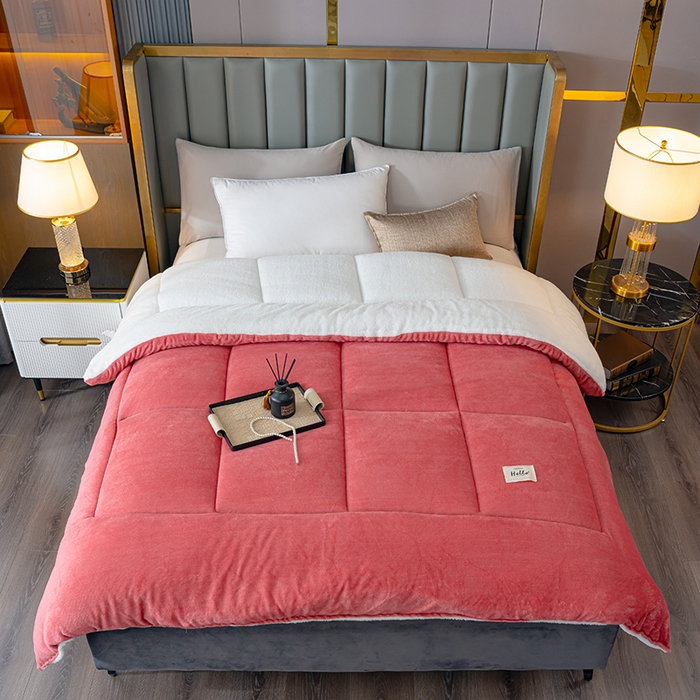 91家纺网 家纺一手货源 找家纺 好多家纺 2025春夏新款跨境电商爆款秋冬新款牛奶绒羊羔绒保暖加厚冬被牛奶绒被子被芯 豆沙红