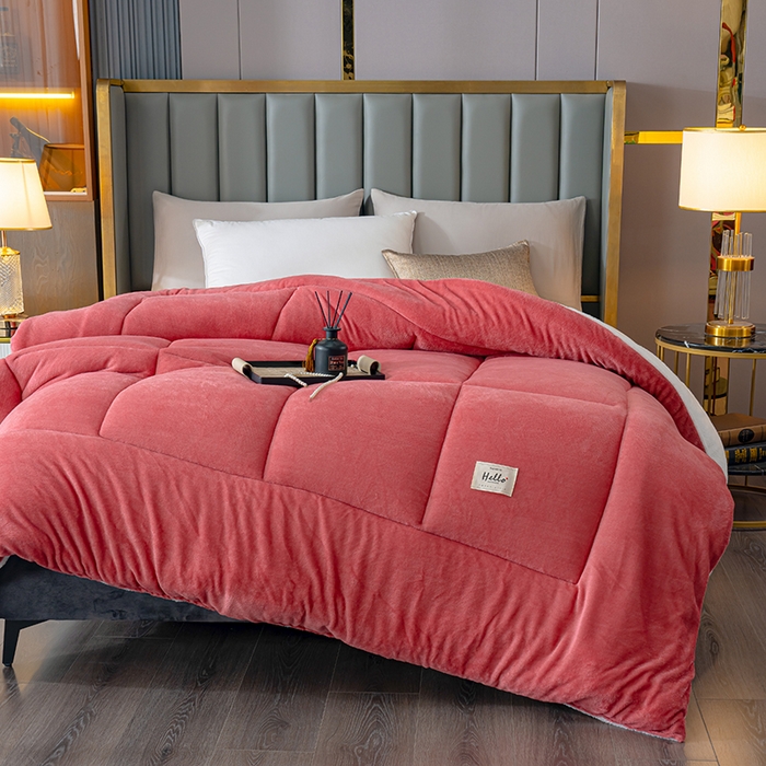 91家纺网 家纺一手货源 找家纺 好多家纺 2025春夏新款跨境电商爆款秋冬新款牛奶绒羊羔绒保暖加厚冬被牛奶绒被子被芯 豆沙红