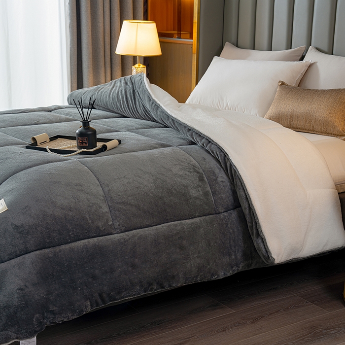 91家纺网 家纺一手货源 找家纺 好多家纺 2025春夏新款跨境电商爆款秋冬新款牛奶绒羊羔绒保暖加厚冬被牛奶绒被子被芯 绅士灰