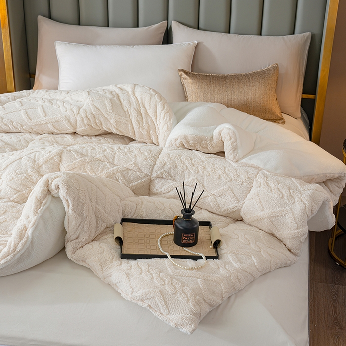 91家纺网 家纺一手货源 找家纺 好多家纺 2025春夏新款塔芙绒北极绒加厚冬被子被芯 米白色