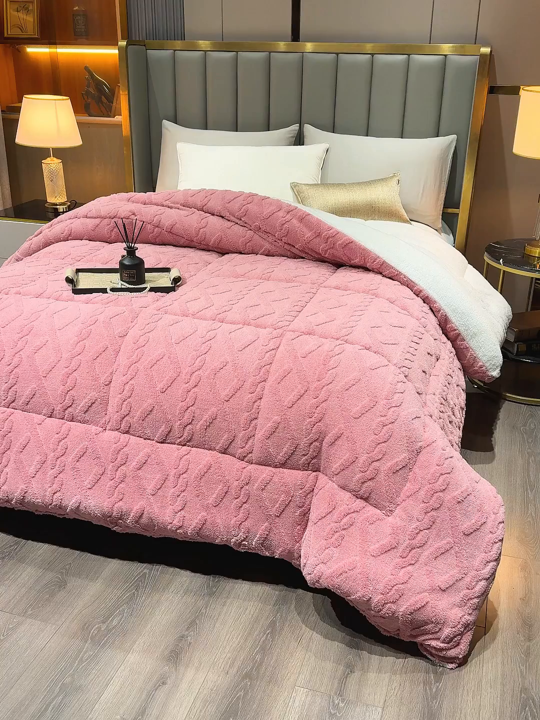 91家纺网 家纺一手货源 找家纺 好多家纺 2025春夏新款塔芙绒北极绒加厚冬被子被芯 粉色