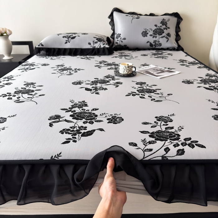 91家纺网 家纺一手货源 找家纺 （总）九花鹿 2025新款A类法式赫本风PE凉感提花冰丝凉席-床笠款