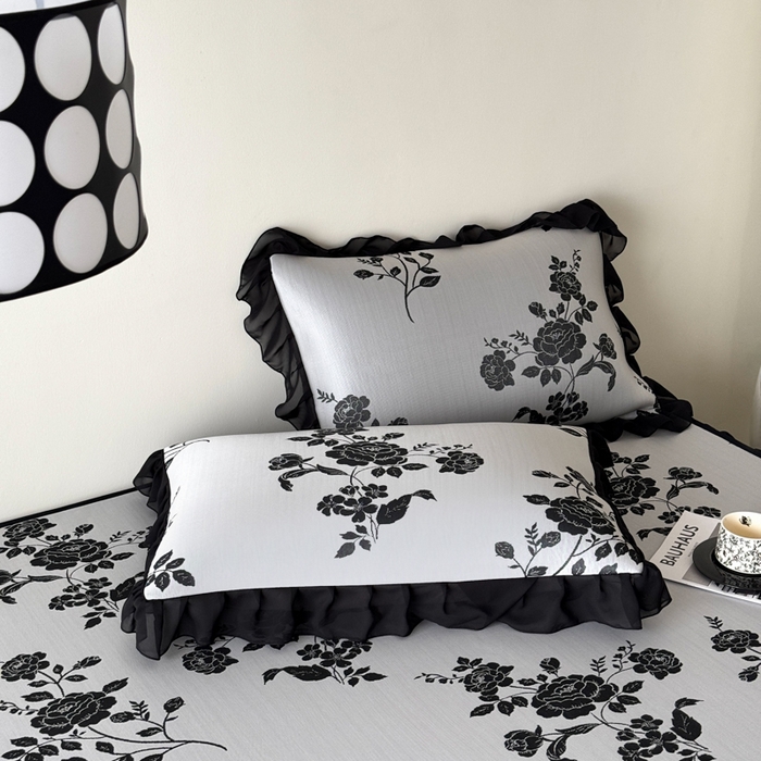 91家纺网 家纺一手货源 找家纺 （总）九花鹿 2025新款A类法式赫本风PE凉感提花冰丝凉席-床笠款