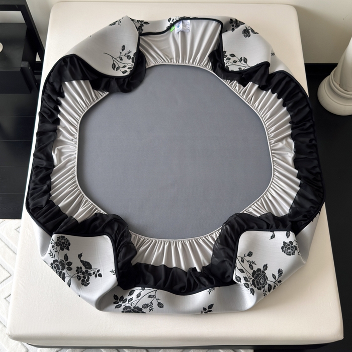 91家纺网 家纺一手货源 找家纺 （总）九花鹿 2025新款A类法式赫本风PE凉感提花冰丝凉席-床笠款