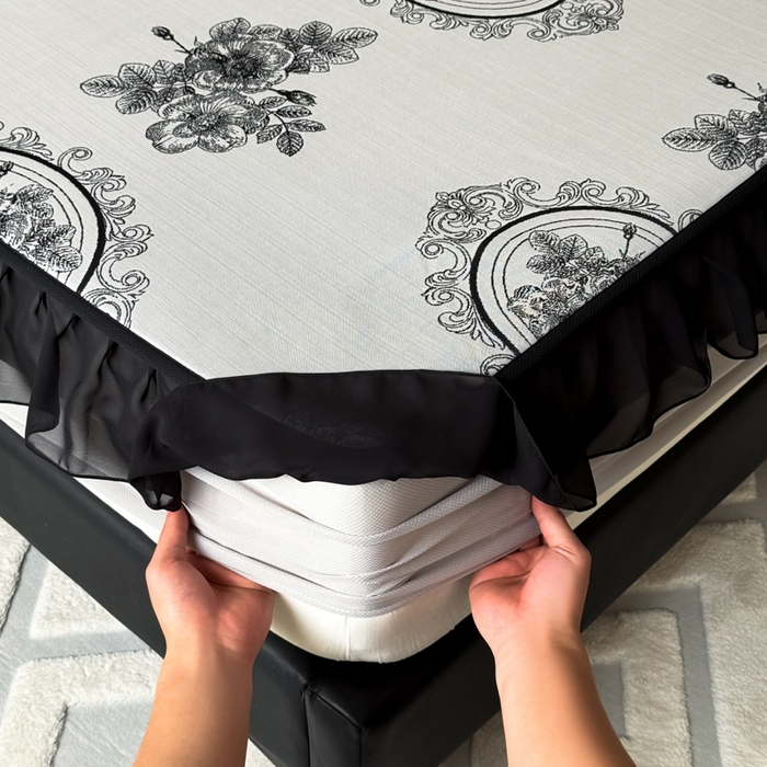 91家纺网 家纺一手货源 找家纺 九花鹿 2025新款A类法式赫本风PE凉感提花冰丝凉席-床笠款 床笠款-镜中花