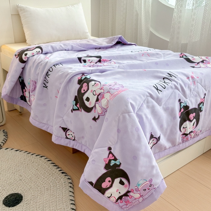 91家纺网 家纺一手货源 找家纺 花满路 2025新款亲肤卡通三丽鸥针织棉夏被 微笑库洛米