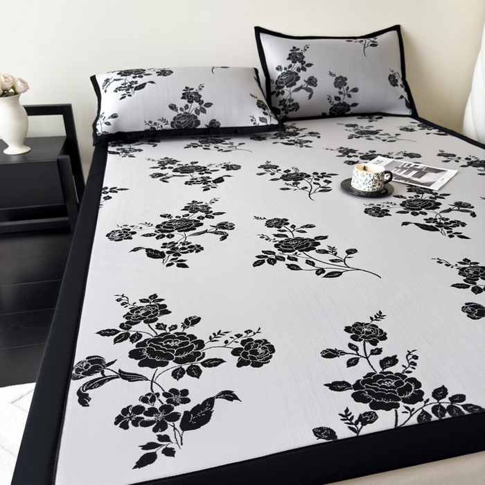 91家纺网 家纺一手货源 找家纺 （总）九花鹿 2025新款A类赫本风PE凉感提花冰丝凉席-平铺款