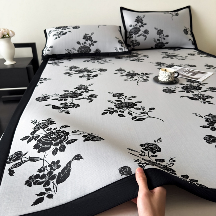 91家纺网 家纺一手货源 找家纺 （总）九花鹿 2025新款A类赫本风PE凉感提花冰丝凉席-平铺款