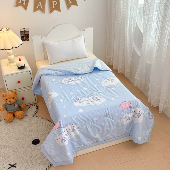 91家纺网 家纺一手货源 找家纺 花满路 2025新款亲肤卡通三丽鸥针织棉夏被 梦幻玉桂狗