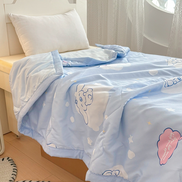 91家纺网 家纺一手货源 找家纺 花满路 2025新款亲肤卡通三丽鸥针织棉夏被 梦幻玉桂狗