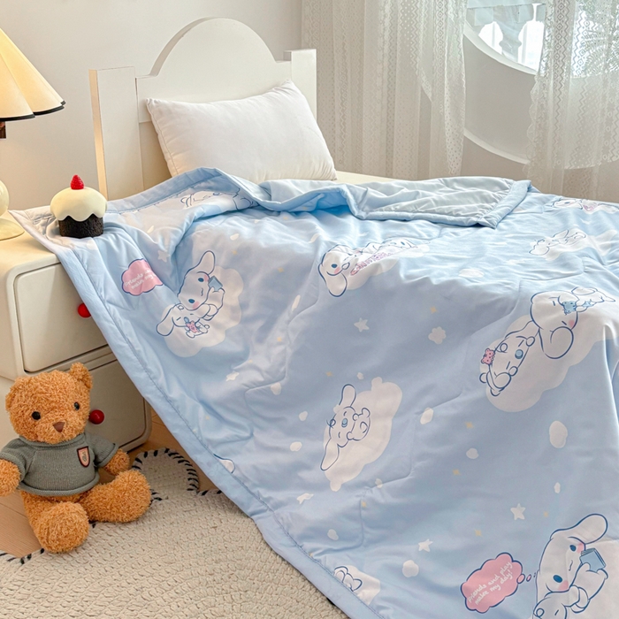 91家纺网 家纺一手货源 找家纺 花满路 2025新款亲肤卡通三丽鸥针织棉夏被 梦幻玉桂狗