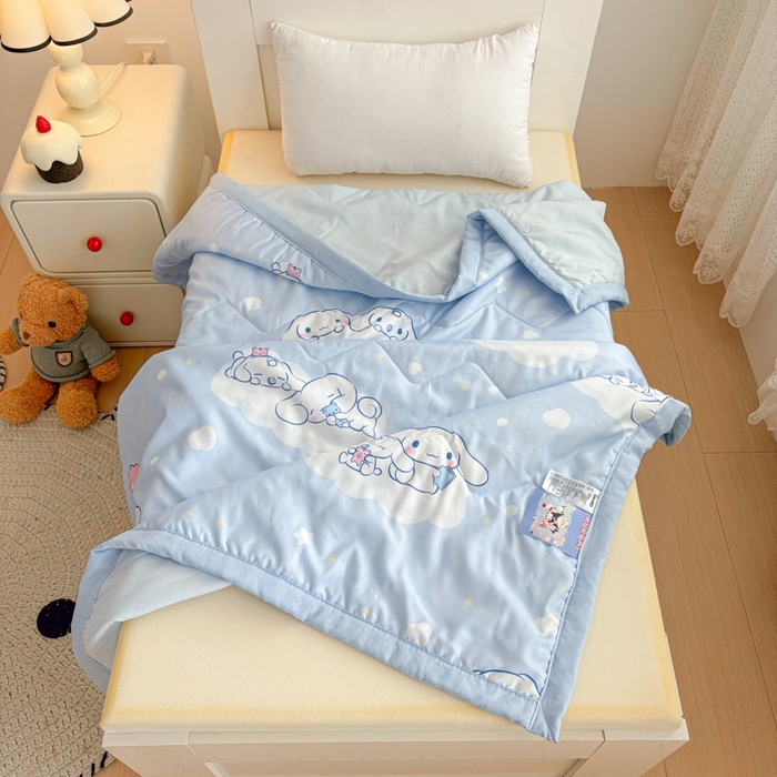 91家纺网 家纺一手货源 找家纺 花满路 2025新款亲肤卡通三丽鸥针织棉夏被 梦幻玉桂狗