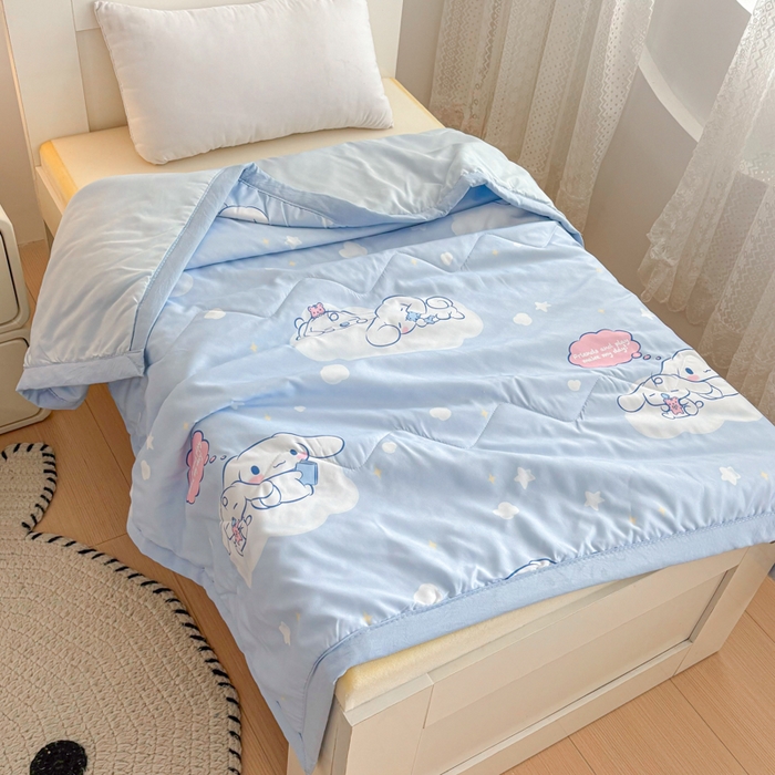 91家纺网 家纺一手货源 找家纺 花满路 2025新款亲肤卡通三丽鸥针织棉夏被 梦幻玉桂狗