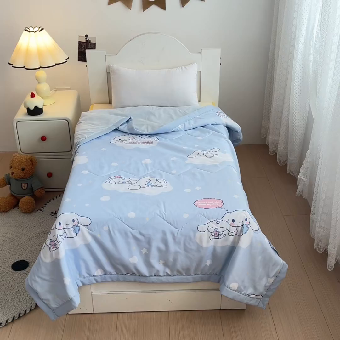 91家纺网 家纺一手货源 找家纺 花满路 2025新款亲肤卡通三丽鸥针织棉夏被 梦幻玉桂狗