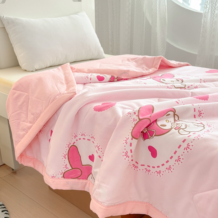 91家纺网 家纺一手货源 找家纺 花满路 2025新款亲肤卡通三丽鸥针织棉夏被 天使美乐蒂