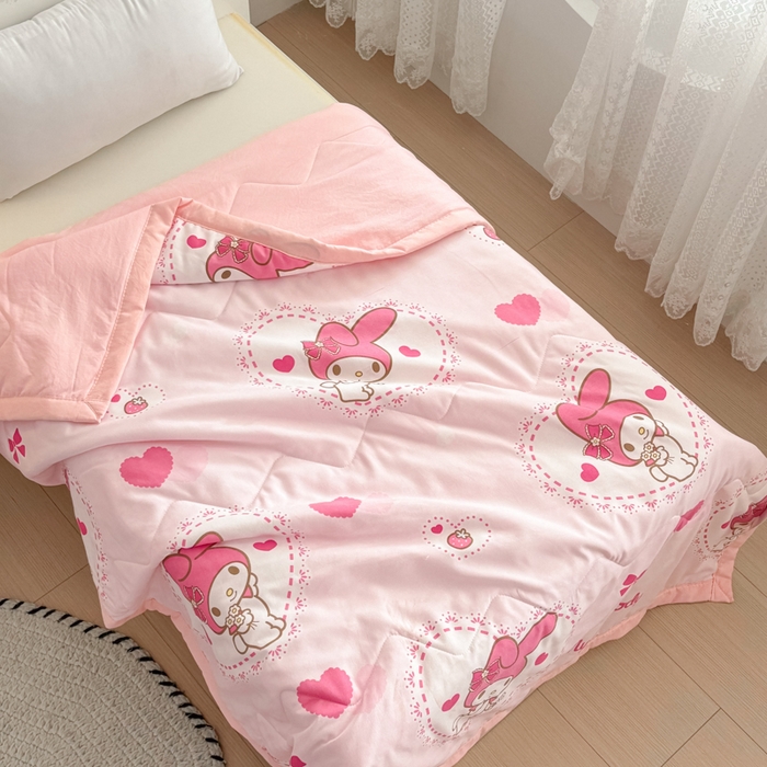 91家纺网 家纺一手货源 找家纺 花满路 2025新款亲肤卡通三丽鸥针织棉夏被 天使美乐蒂