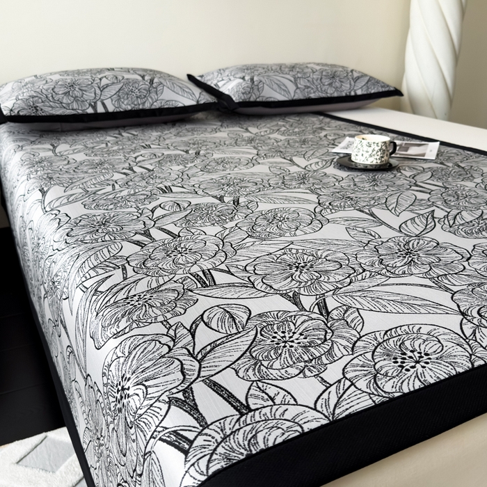 91家纺网 家纺一手货源 找家纺 九花鹿 2025新款A类赫本风PE凉感提花冰丝凉席-平铺款 复古繁花