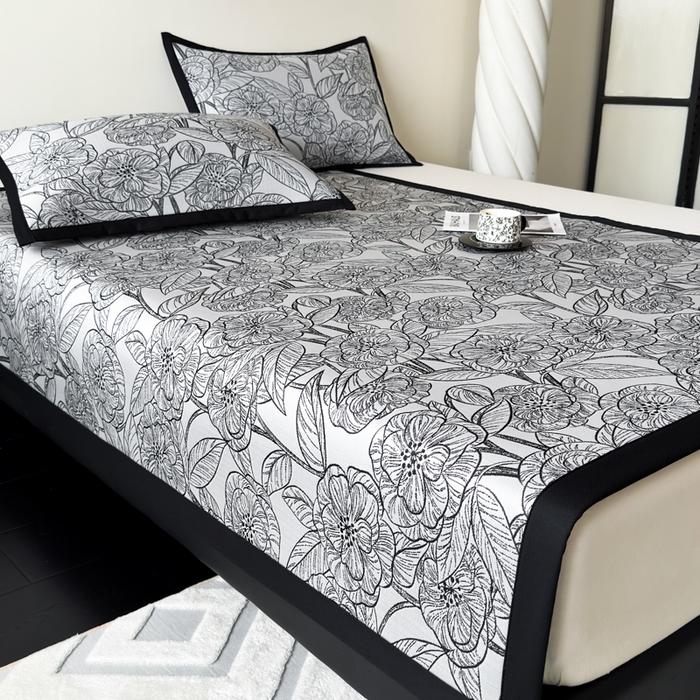 91家纺网 家纺一手货源 找家纺 九花鹿 2025新款A类赫本风PE凉感提花冰丝凉席-平铺款 复古繁花