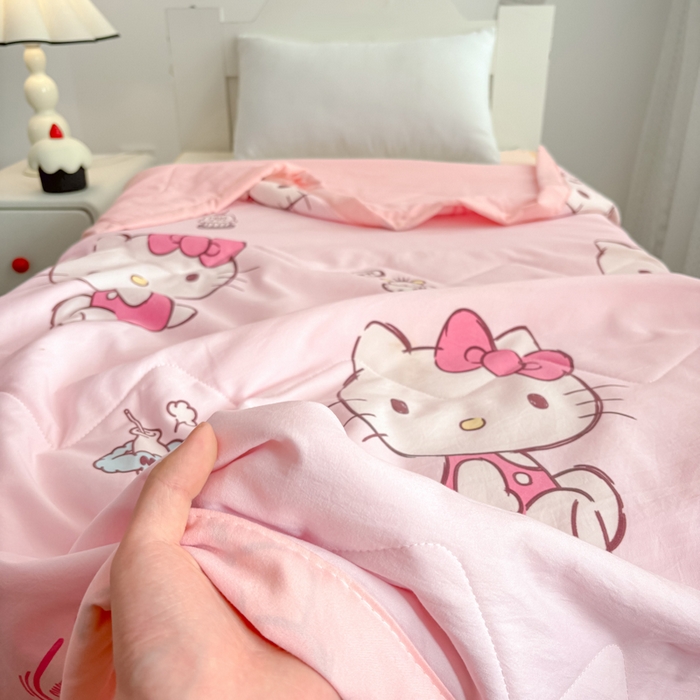 91家纺网 家纺一手货源 找家纺 花满路 2025新款亲肤卡通三丽鸥针织棉夏被 甜美kitty