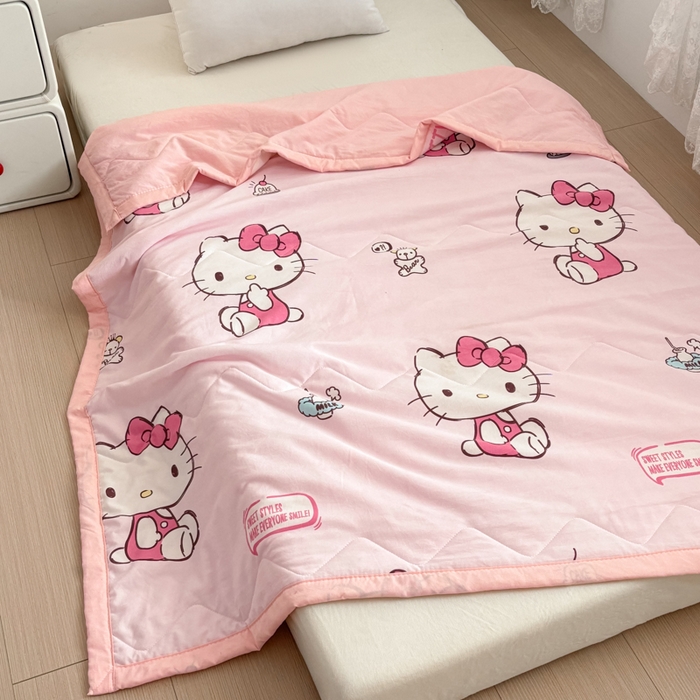 91家纺网 家纺一手货源 找家纺 花满路 2025新款亲肤卡通三丽鸥针织棉夏被 甜美kitty