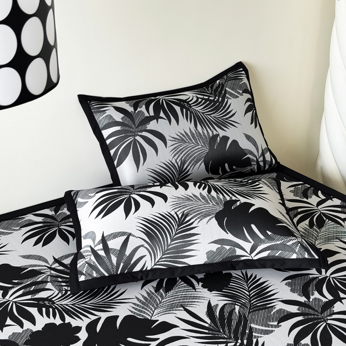 91家纺网 家纺一手货源 找家纺 九花鹿 2025新款A类赫本风PE凉感提花冰丝凉席-平铺款 焦岚