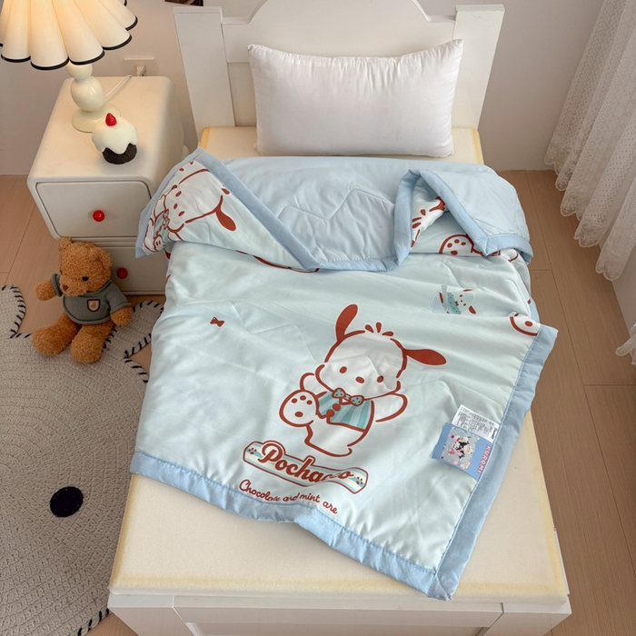 91家纺网 家纺一手货源 找家纺 花满路 2025新款亲肤卡通三丽鸥针织棉夏被 顽皮卡帕狗