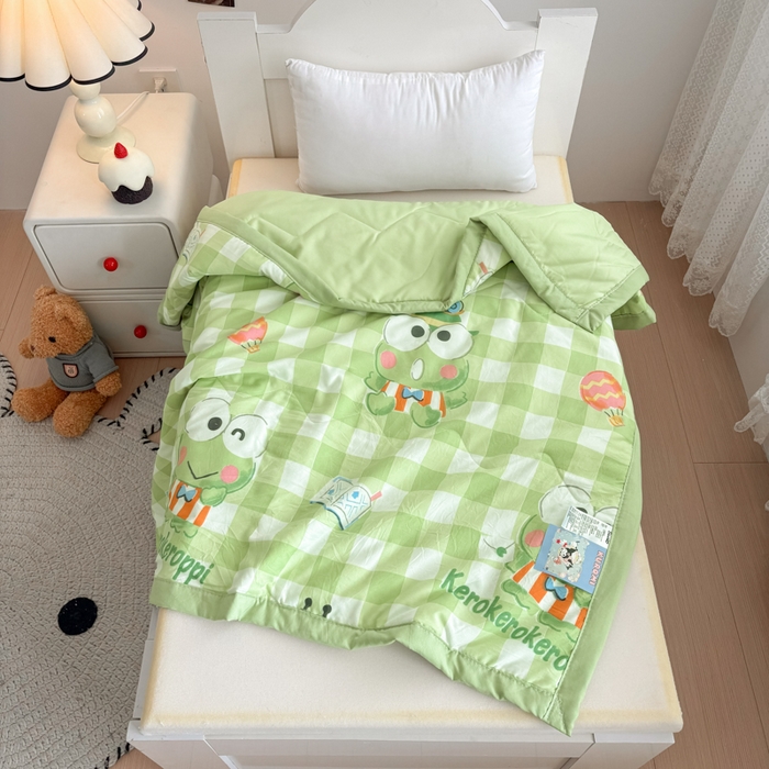 91家纺网 家纺一手货源 找家纺 花满路 2025新款亲肤卡通三丽鸥针织棉夏被 博士大眼蛙