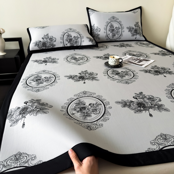 91家纺网 家纺一手货源 找家纺 九花鹿 2025新款A类赫本风PE凉感提花冰丝凉席-平铺款 镜中花