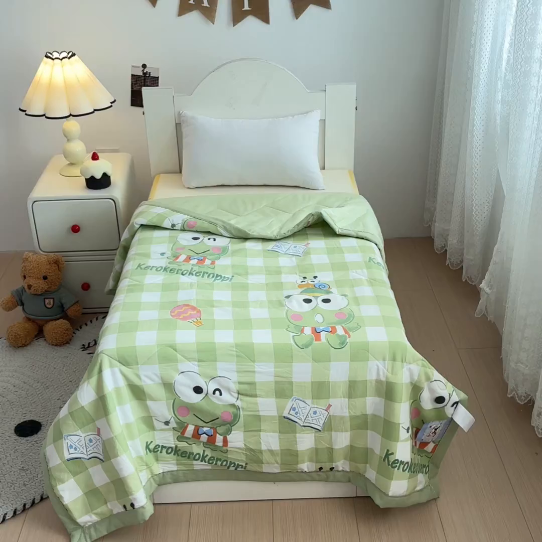 91家纺网 家纺一手货源 找家纺 花满路 2025新款亲肤卡通三丽鸥针织棉夏被 博士大眼蛙