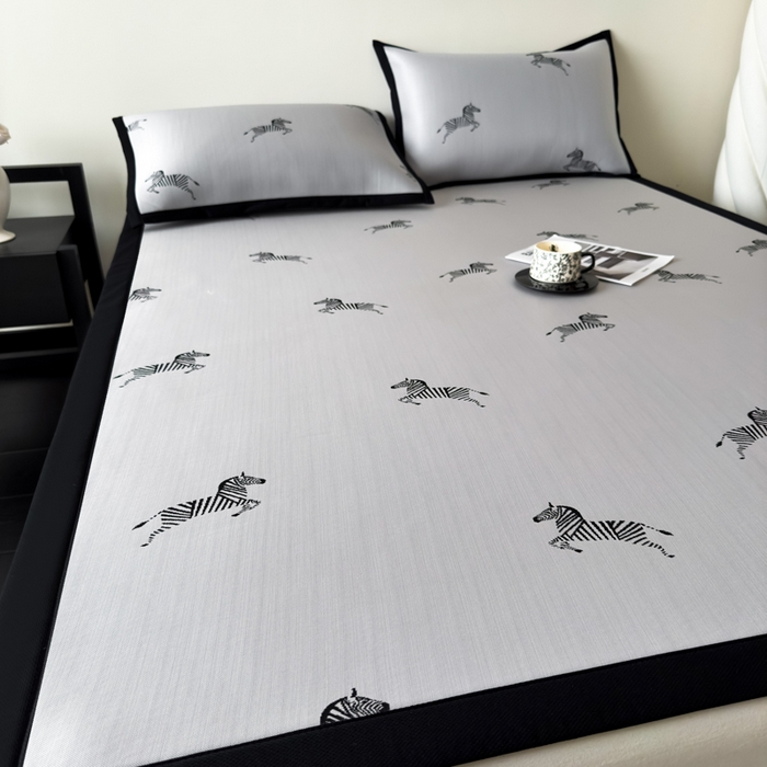 91家纺网 家纺一手货源 找家纺 九花鹿 2025新款A类赫本风PE凉感提花冰丝凉席-平铺款 马德里