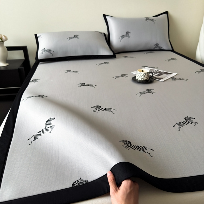 91家纺网 家纺一手货源 找家纺 九花鹿 2025新款A类赫本风PE凉感提花冰丝凉席-平铺款 马德里