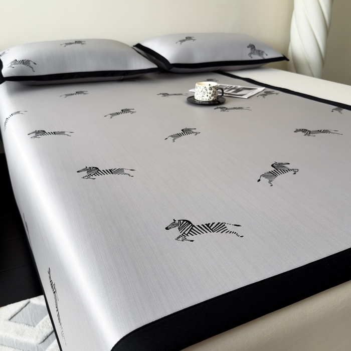 91家纺网 家纺一手货源 找家纺 九花鹿 2025新款A类赫本风PE凉感提花冰丝凉席-平铺款 马德里