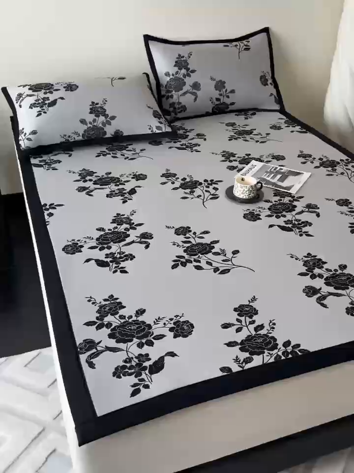 91家纺网 家纺一手货源 找家纺 九花鹿 2025新款A类赫本风PE凉感提花冰丝凉席-平铺款 蔓蔓