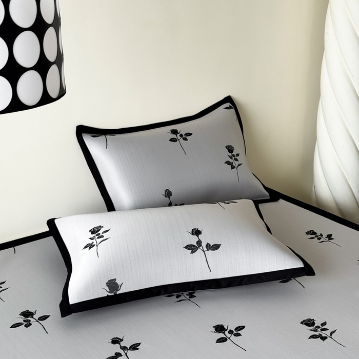 91家纺网 家纺一手货源 找家纺 九花鹿 2025新款A类赫本风PE凉感提花冰丝凉席-平铺款 玫瑰